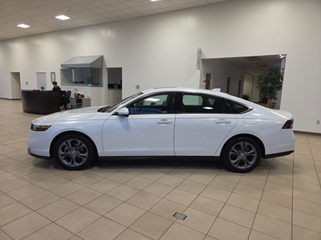 Used 2024 Honda Accord EX image 2