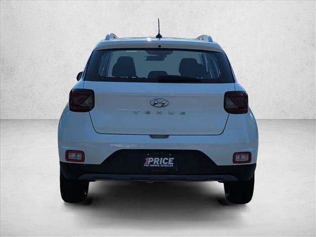 Used 2025 Hyundai Venue SEL FWD image 6