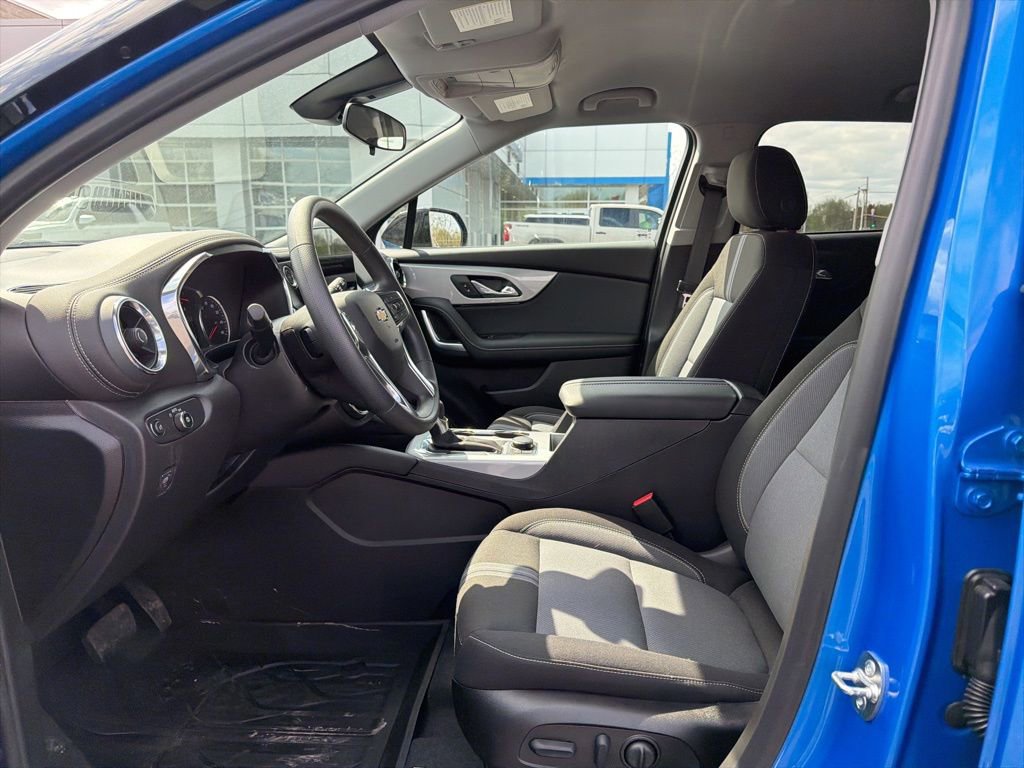 New 2026 Chevrolet Blazer LT w/ Midnight/Sport Edition FWD image 4