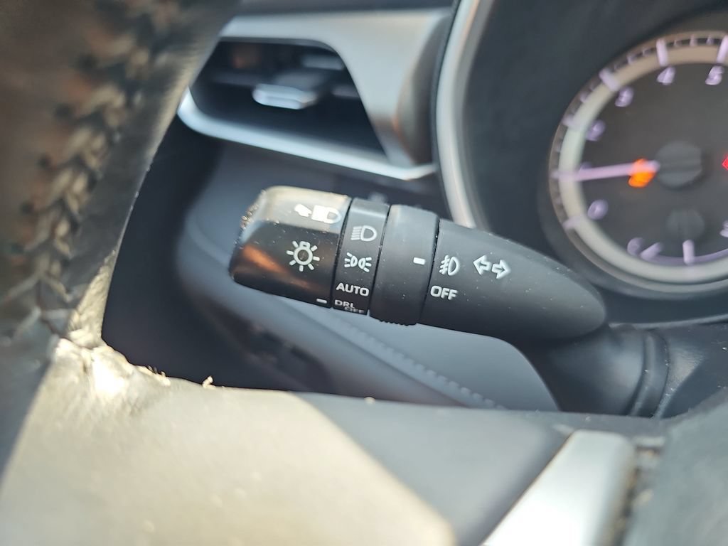 Used 2023 Toyota Highlander XLE AWD/4WD image 36