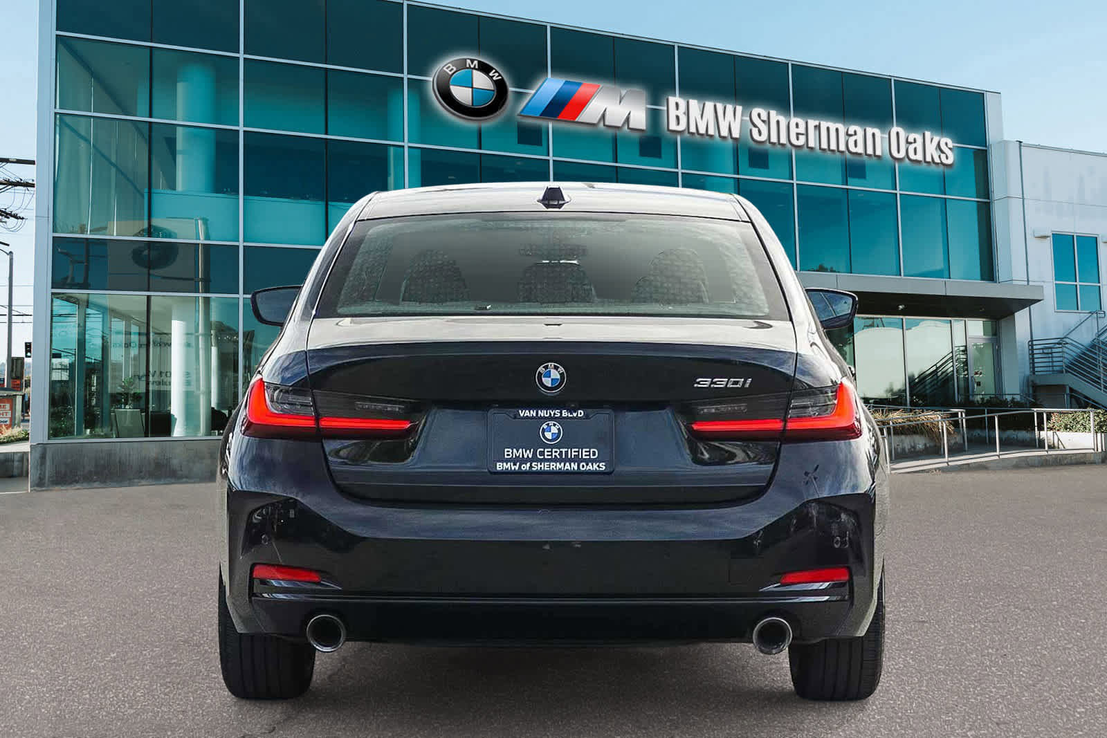 Certified 2023 BMW 330i Sedan w/ Driving Assistance Package image 3