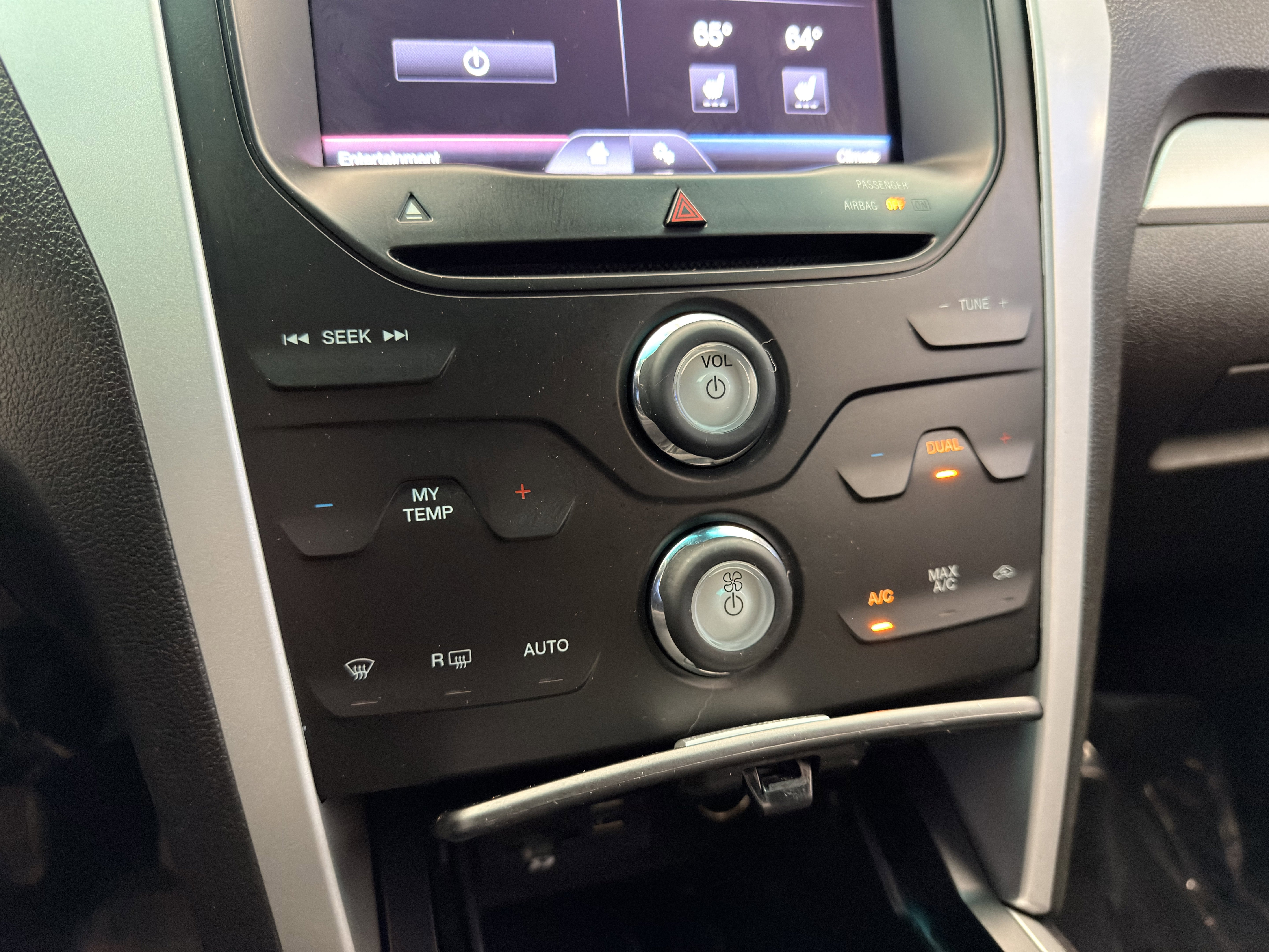 Used 2014 Ford Explorer XLT w/ Equipment Group 202A image 21