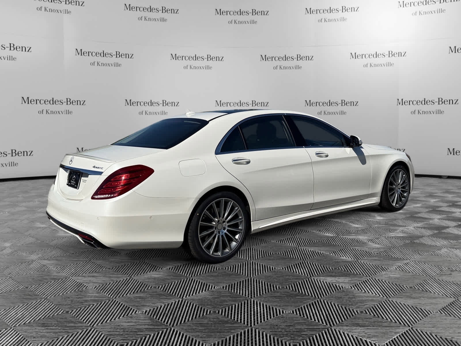 Used 2016 Mercedes-Benz S 550 4MATIC Sedan image 5