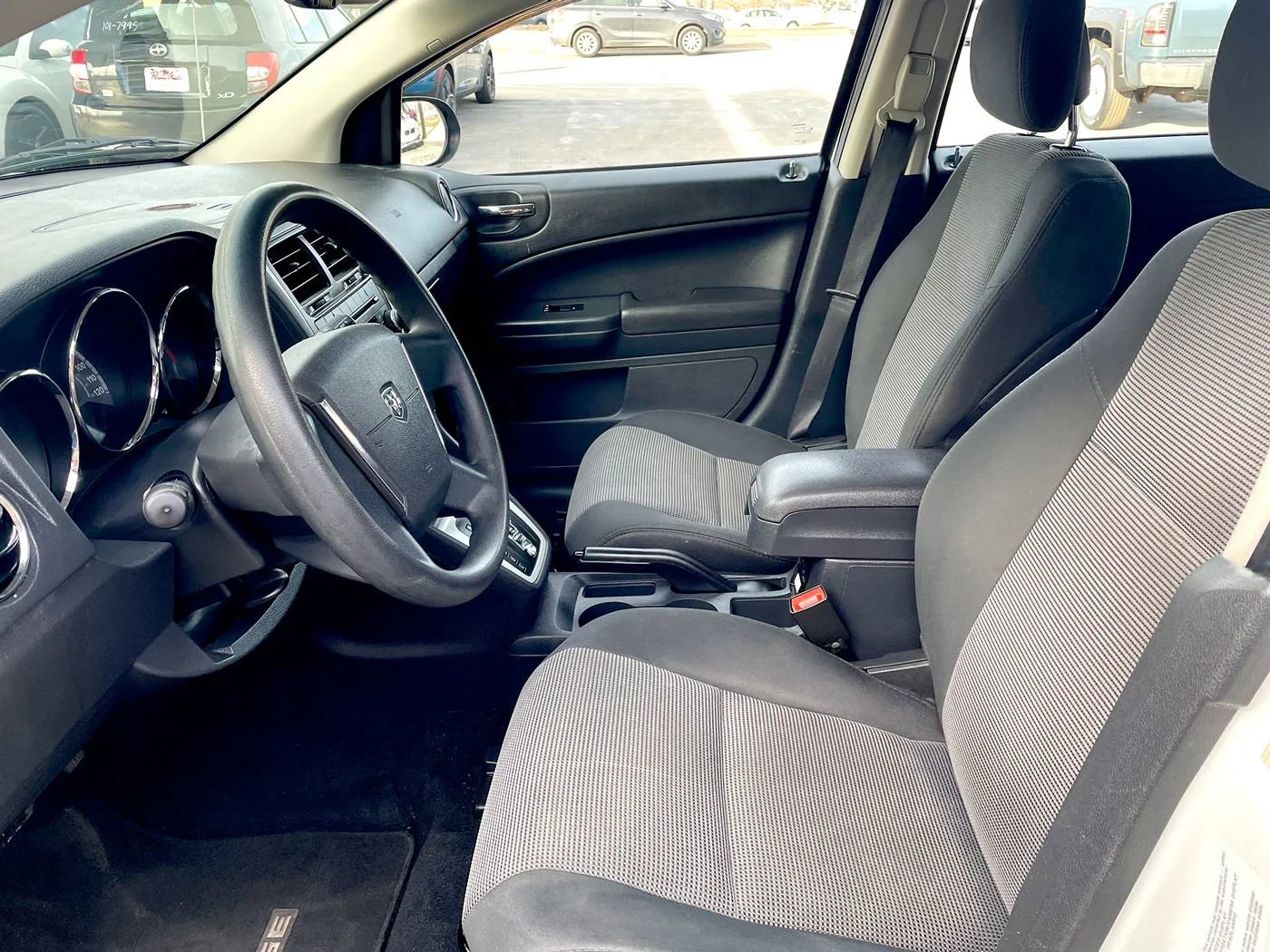 Used 2012 Dodge Caliber SXT image 9