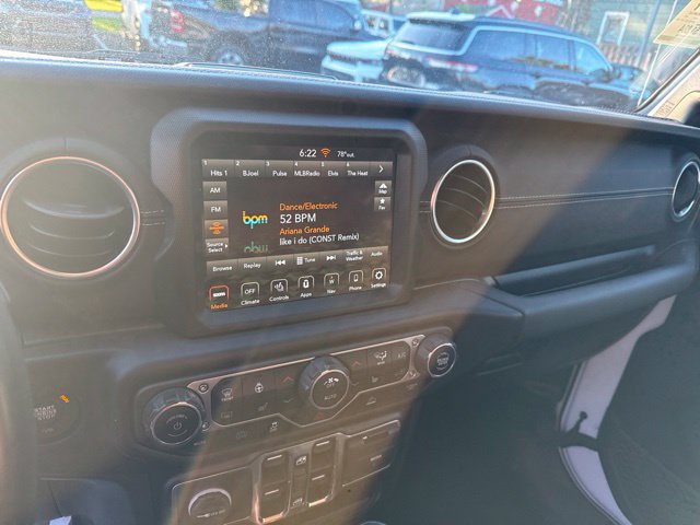 Used 2022 Jeep Wrangler Unlimited Sahara w/ Cold Weather Group AWD/4WD image 12