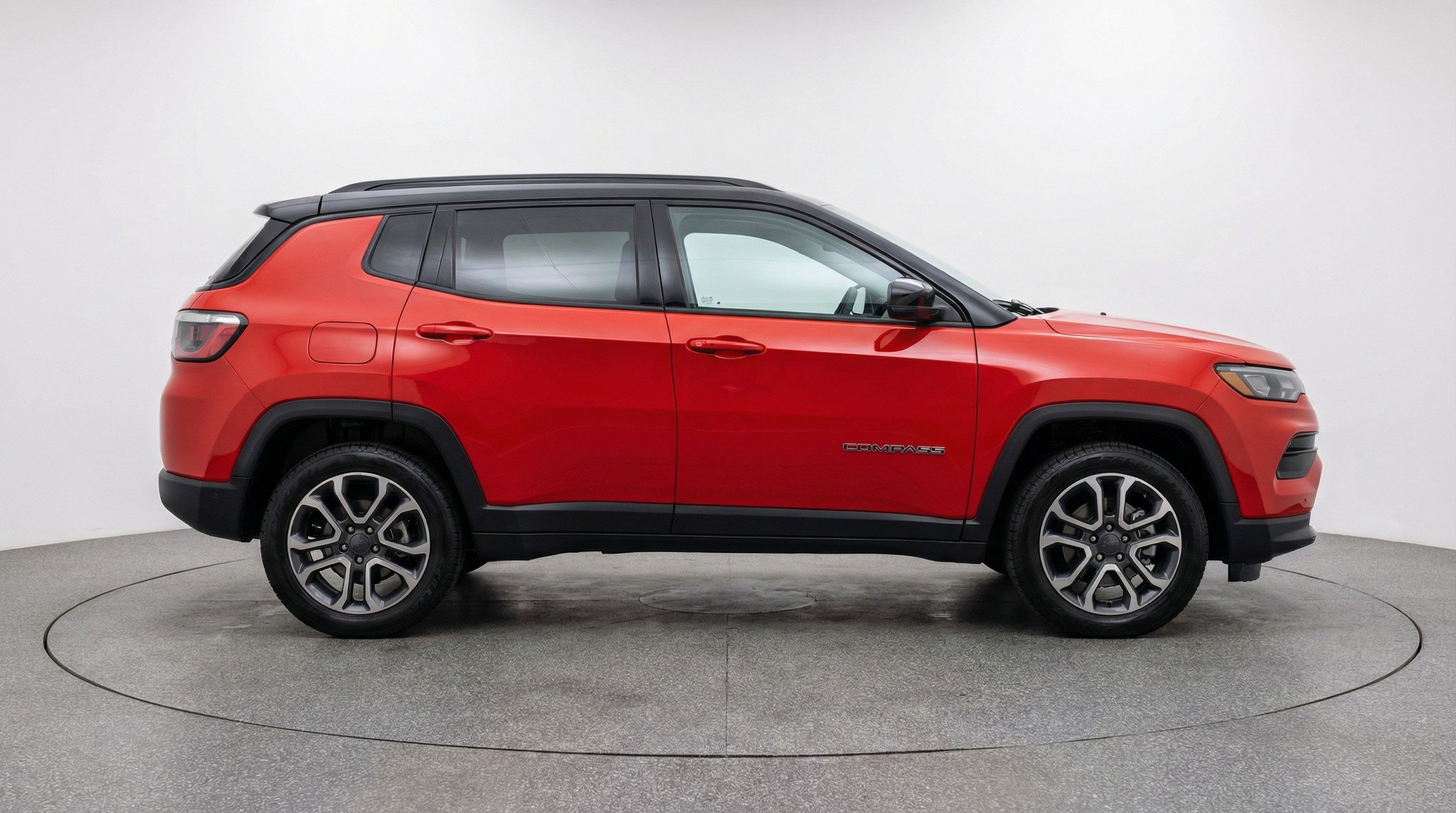 Used 2025 Jeep Compass Trailhawk w/ Trailer Tow Group AWD/4WD image 11
