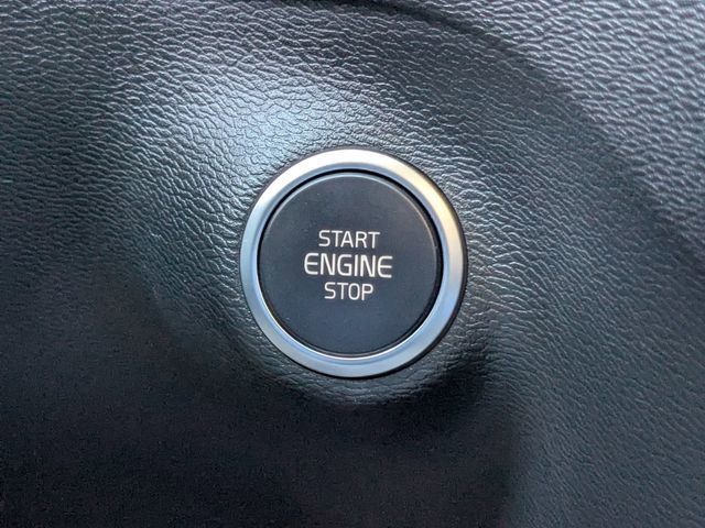 Certified 2025 Volvo XC40 B5 Core image 37