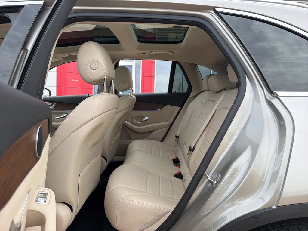 Used 2021 Mercedes-Benz GLC 300 4MATIC image 16