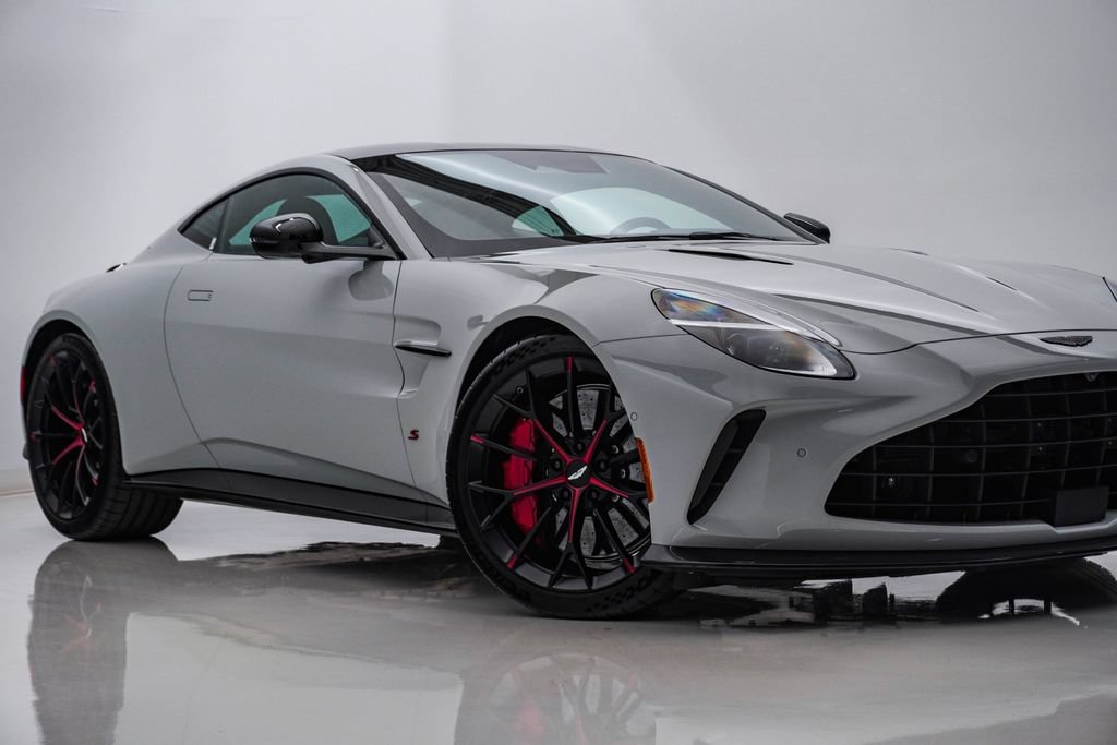 Used 2026 Aston Martin V8 Vantage S RWD image 2