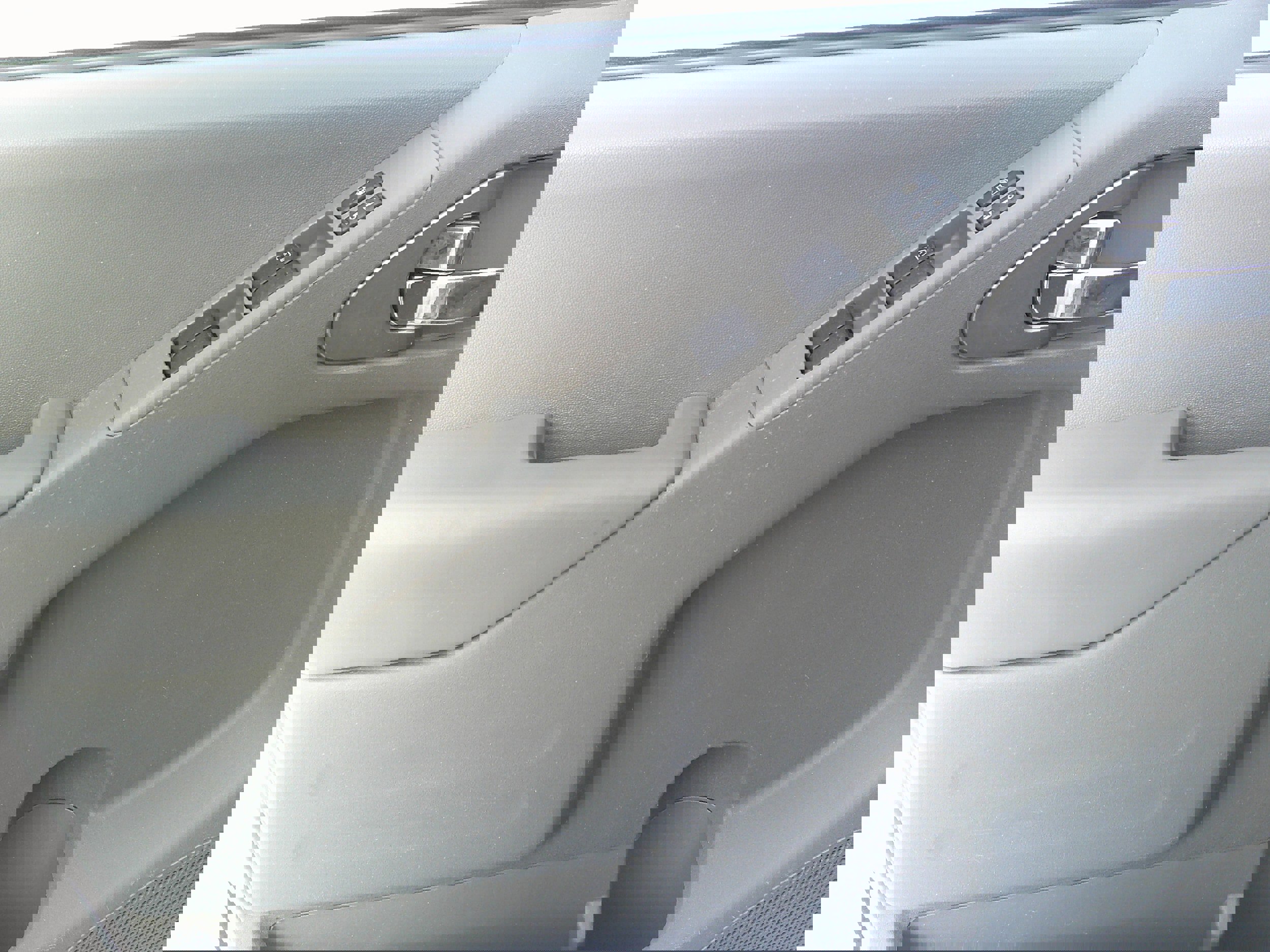 Used 2018 Nissan Frontier SV image 15