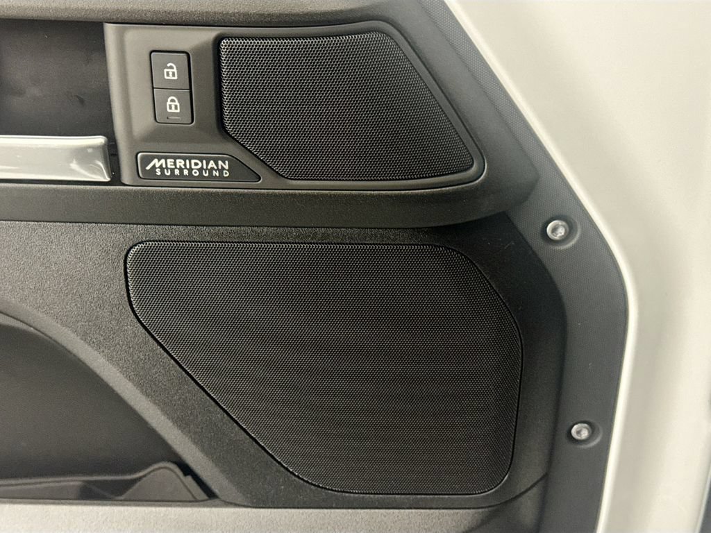 New 2026 Land Rover Defender 110 V8 AWD/4WD image 17