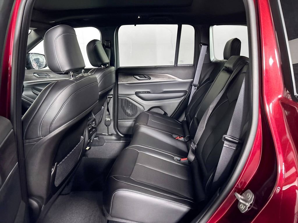 New 2025 Jeep Grand Cherokee Limited image 22