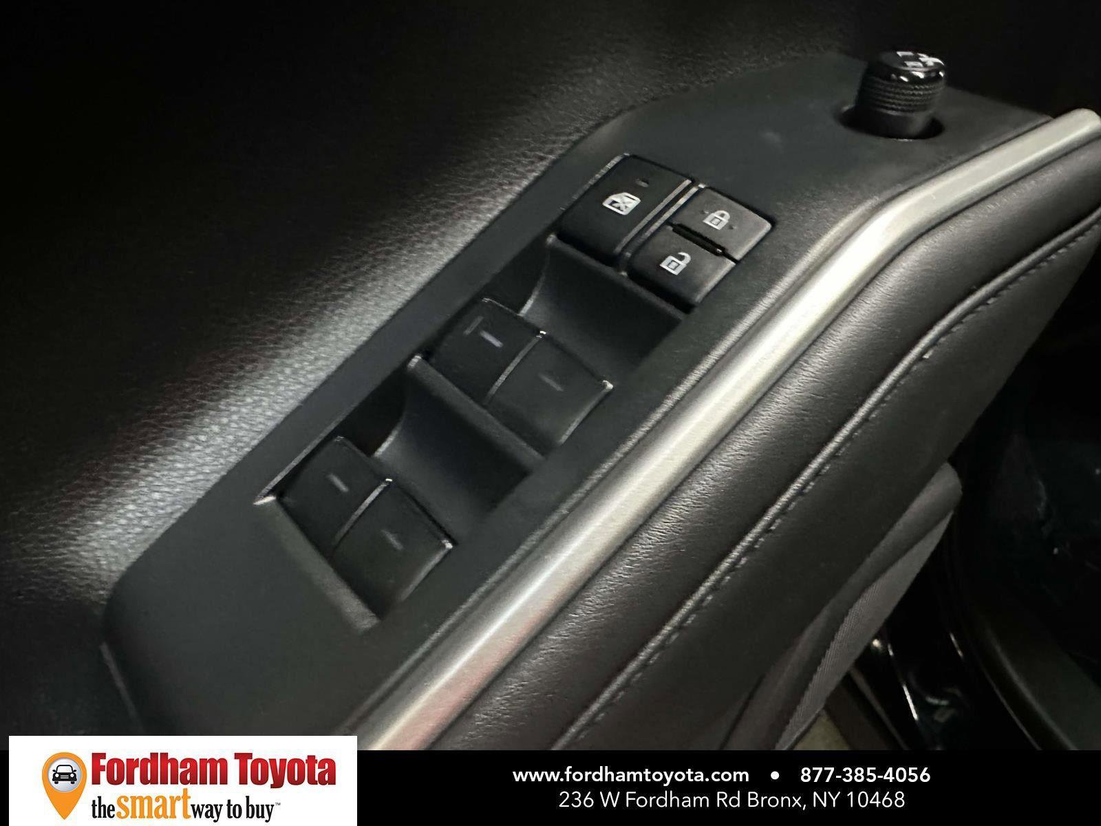 Used 2022 Toyota Highlander XLE AWD/4WD image 21