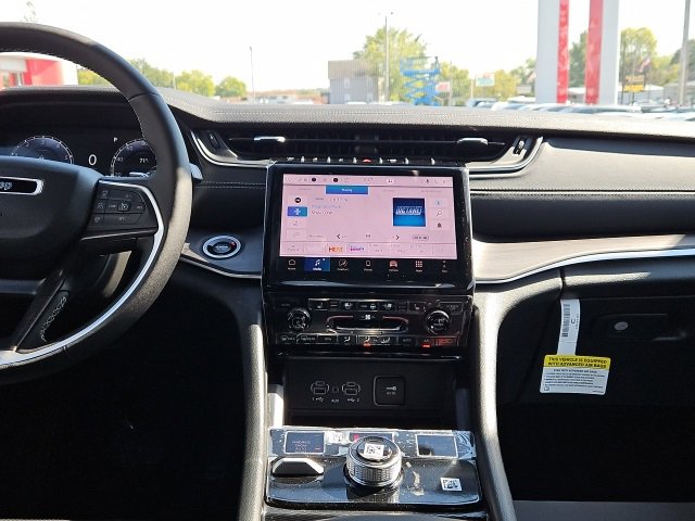 New 2025 Jeep Grand Cherokee Limited w/ Luxury Tech Group II image 25