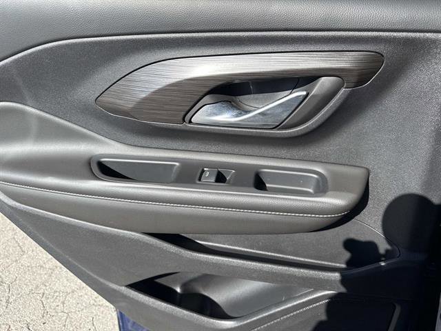 Used 2023 GMC Terrain SLE w/ Driver Convenience Package image 10