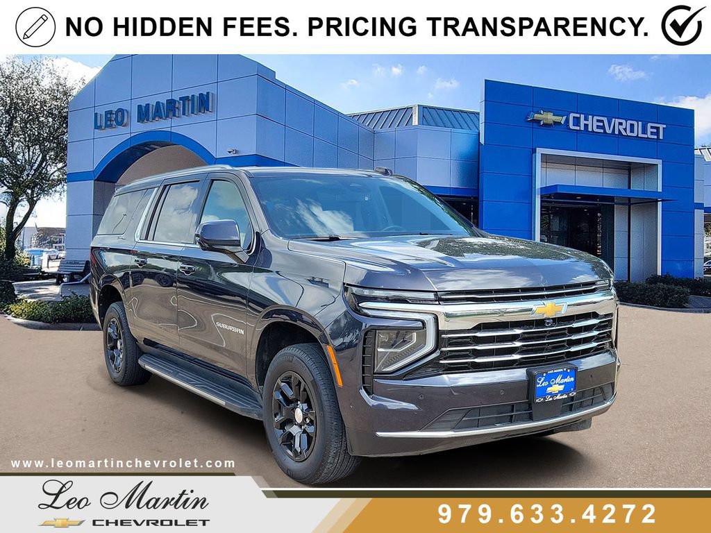Used 2025 Chevrolet Suburban LT RWD image 2