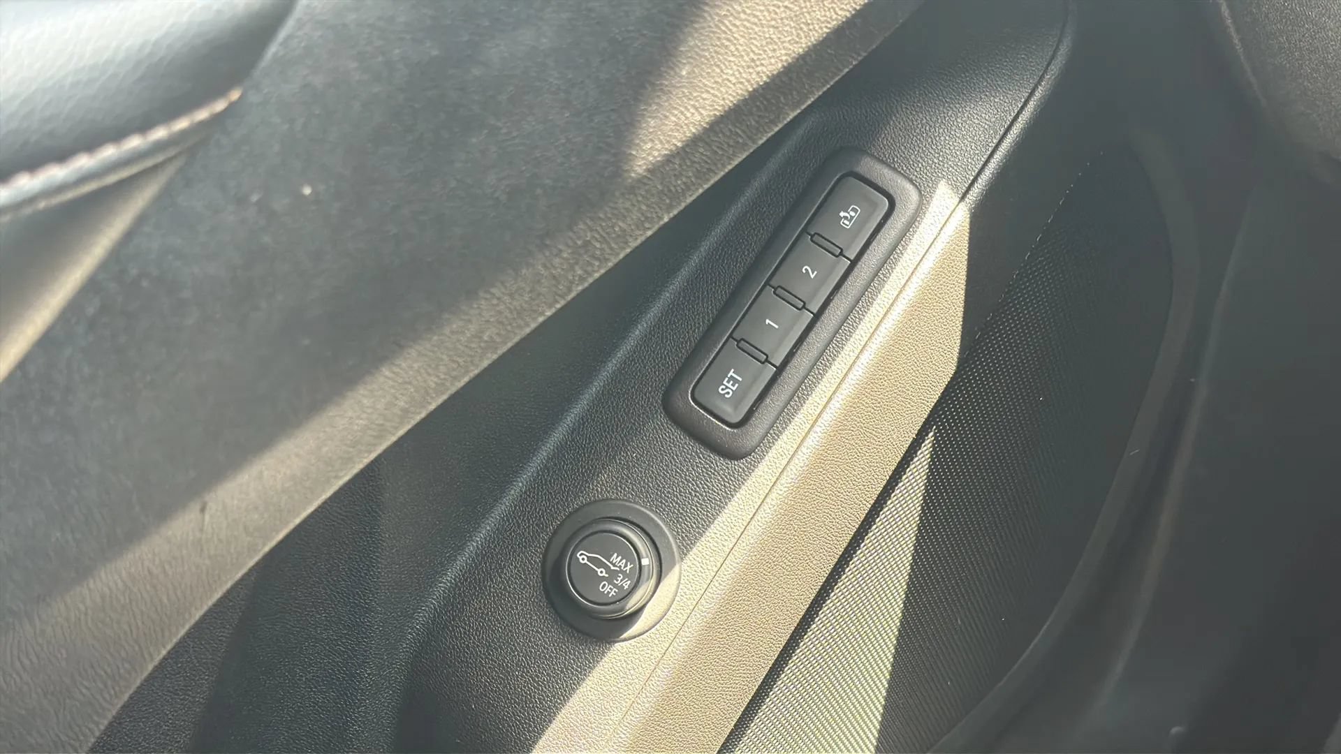 Used 2020 Chevrolet Equinox Premier FWD image 15