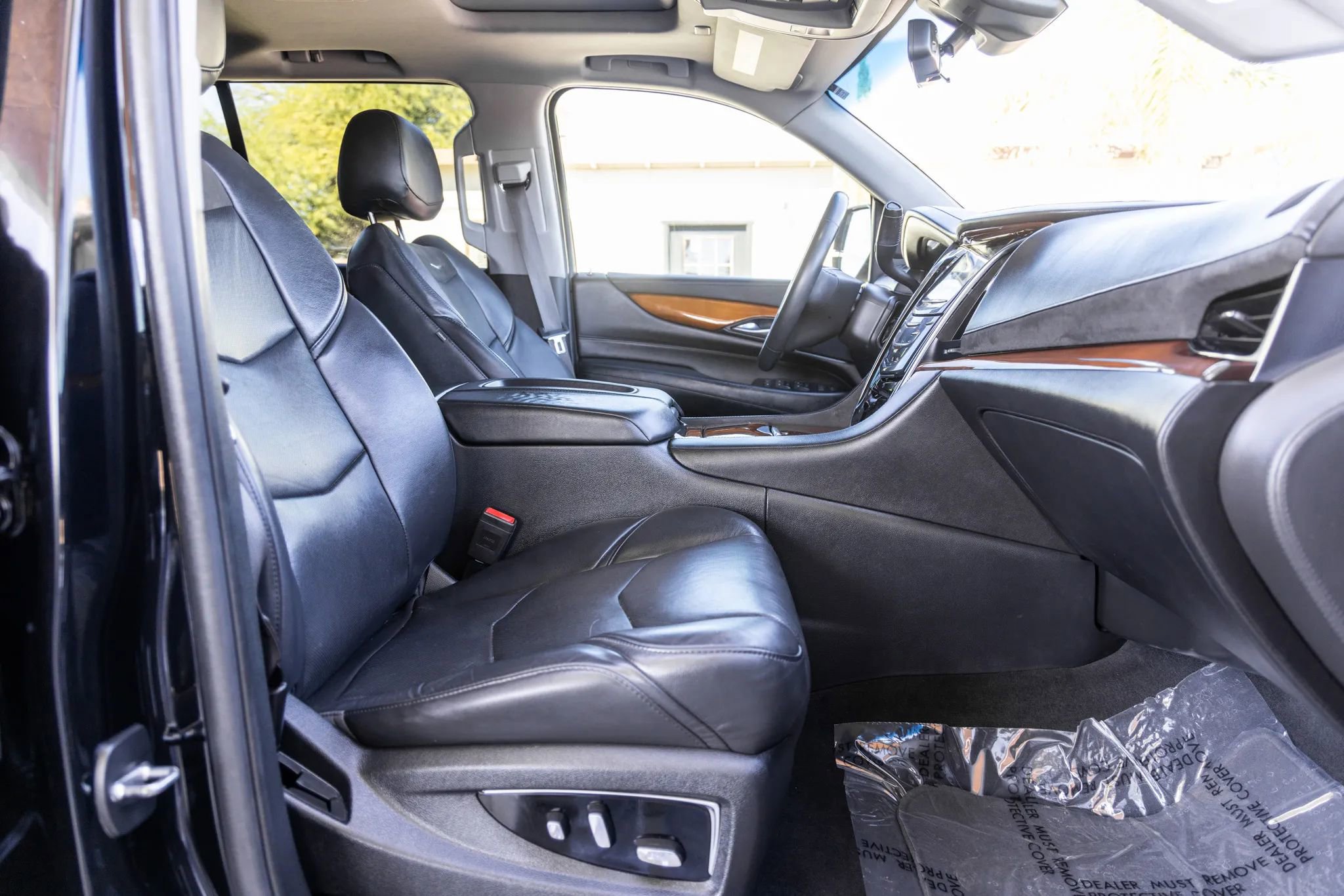 Used 2017 Cadillac Escalade Luxury image 17