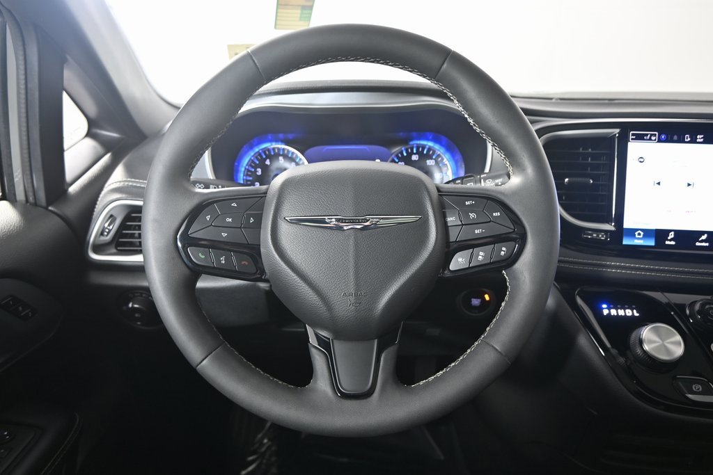 Used 2022 Chrysler Pacifica Touring-L w/ S Appearance Package image 38