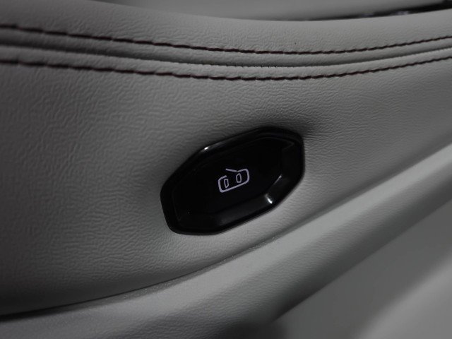 Used 2025 Jeep Wagoneer S Limited image 37