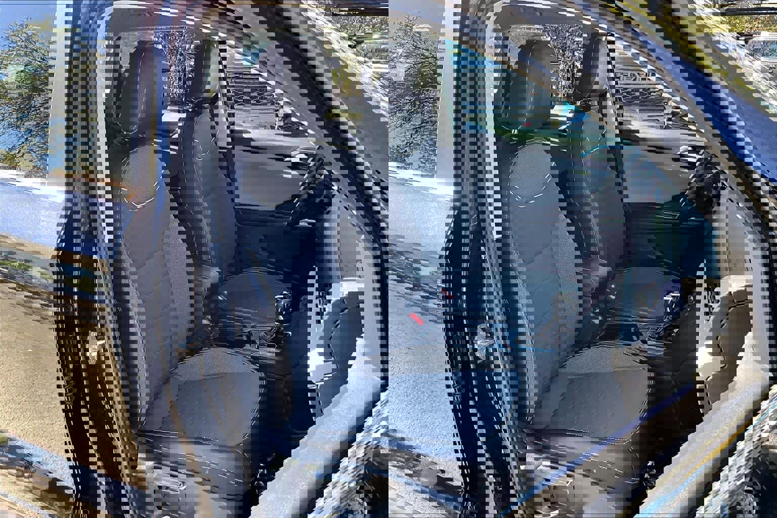 Used 2023 Volkswagen Taos SE w/ Panoramic Sunroof Package image 8