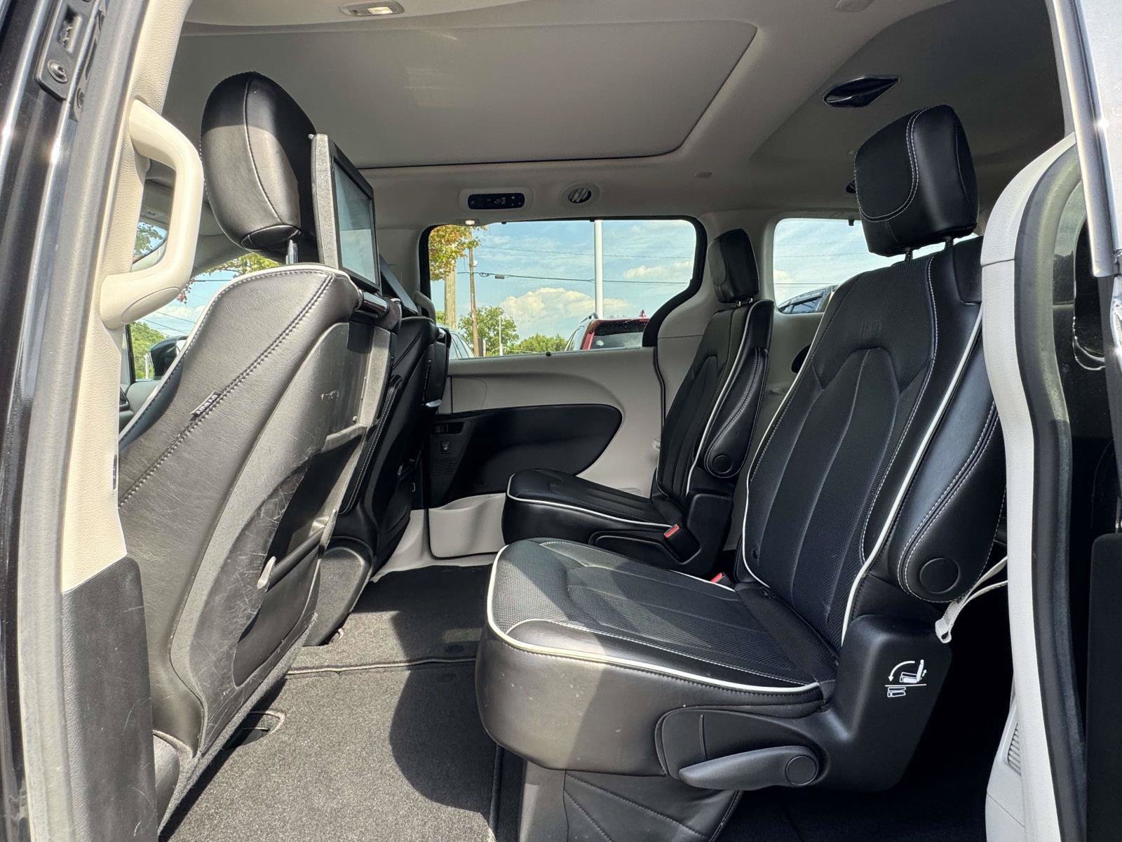 Used 2023 Chrysler Pacifica Limited w/ Uconnect Theater Family Group AWD/4WD image 11