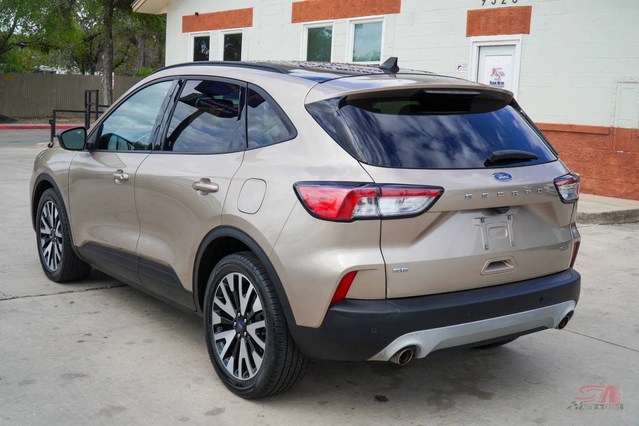 Used 2020 Ford Escape SE Sport image 4