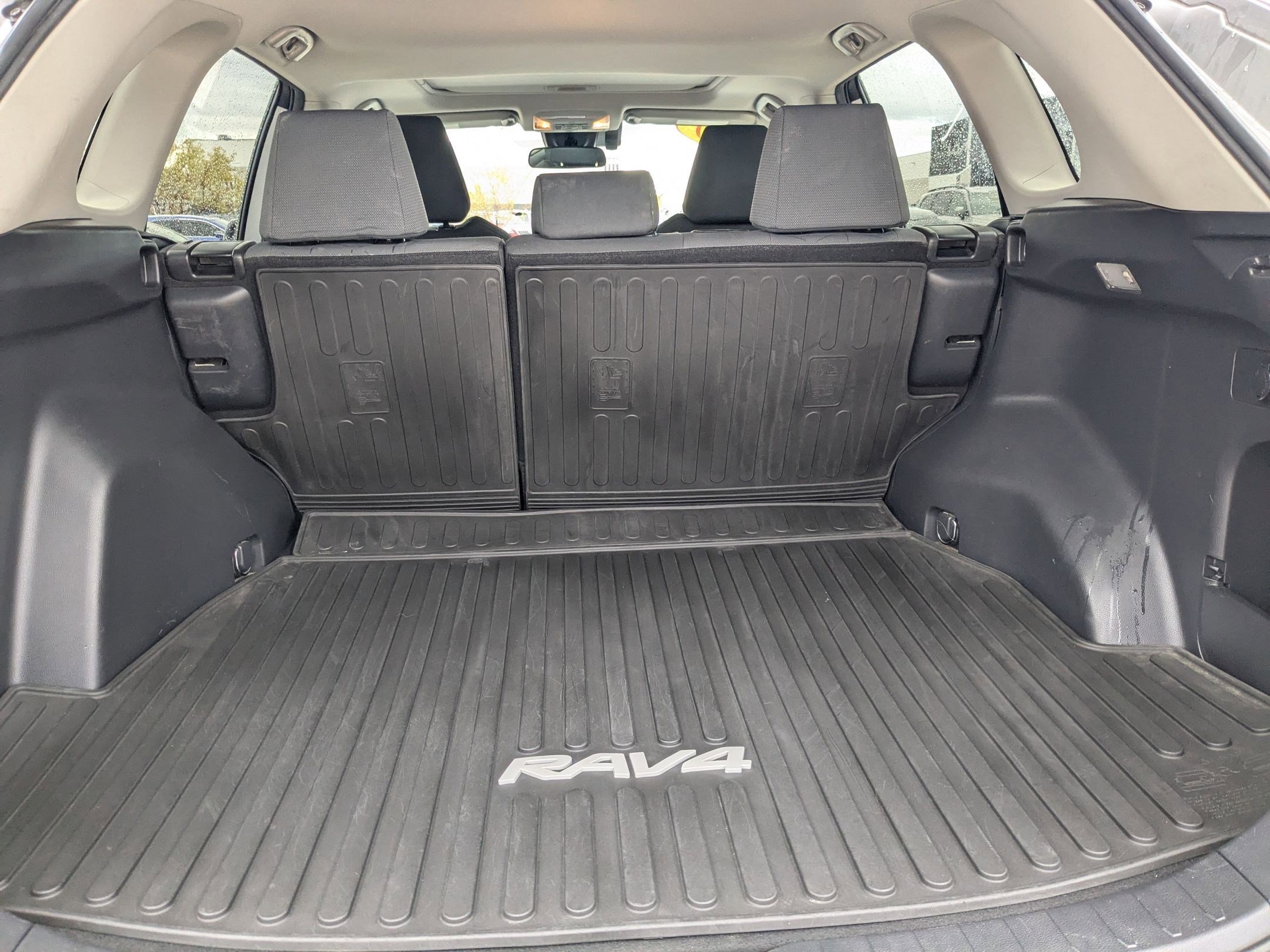 Used 2020 Toyota RAV4 XLE image 21