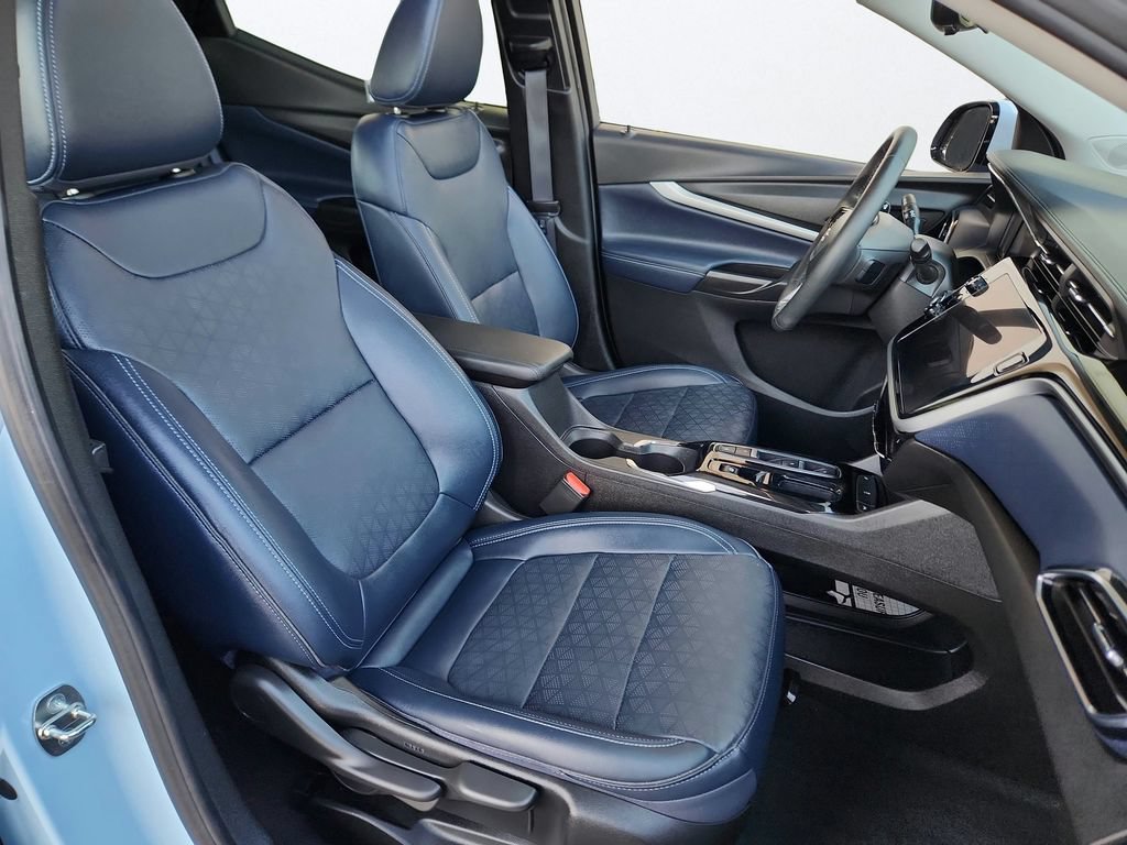 Used 2023 Chevrolet Bolt EUV Premier w/ Sun & Sound Package FWD image 26