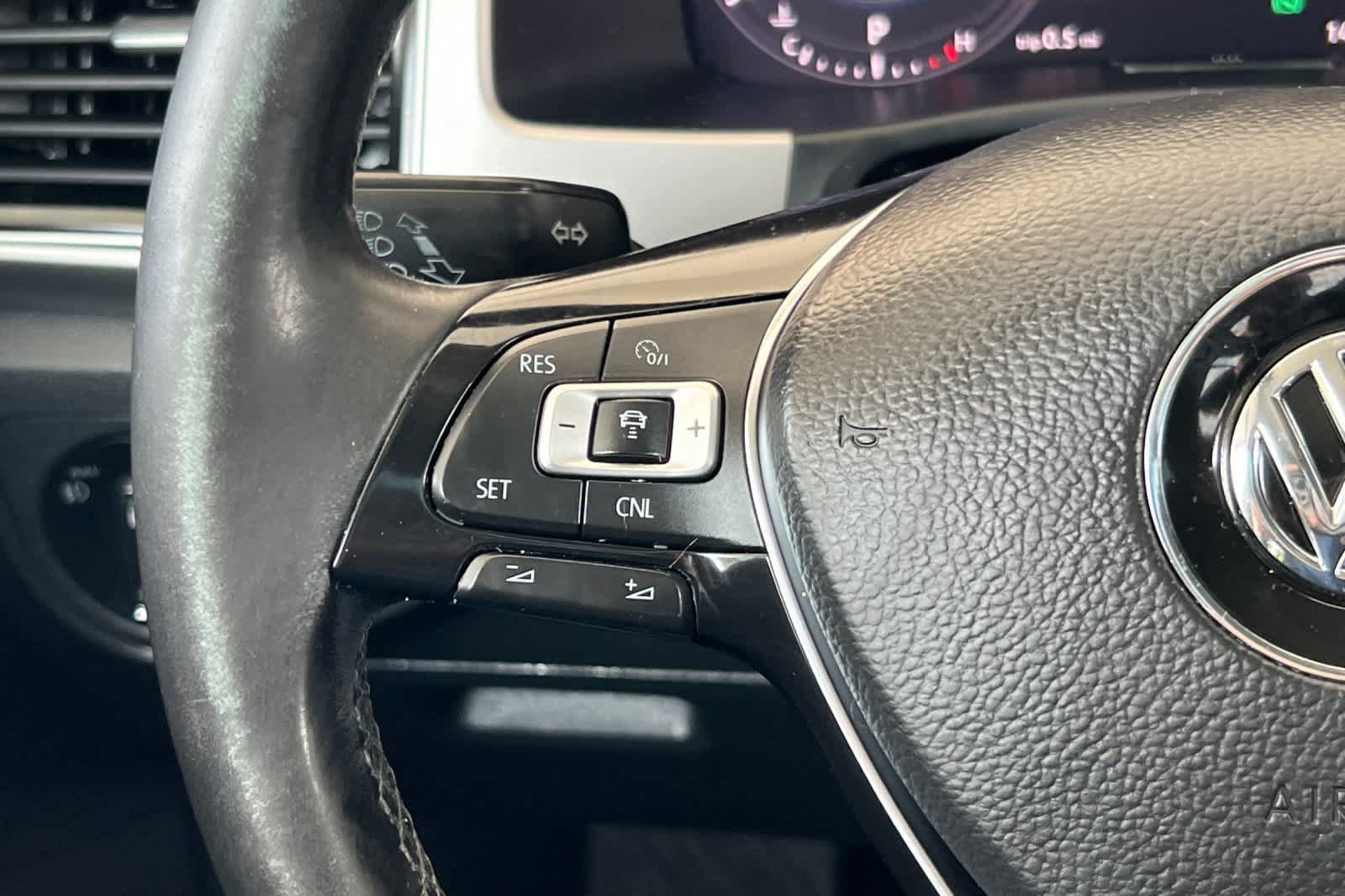Used 2018 Volkswagen Atlas SEL Premium AWD/4WD image 29
