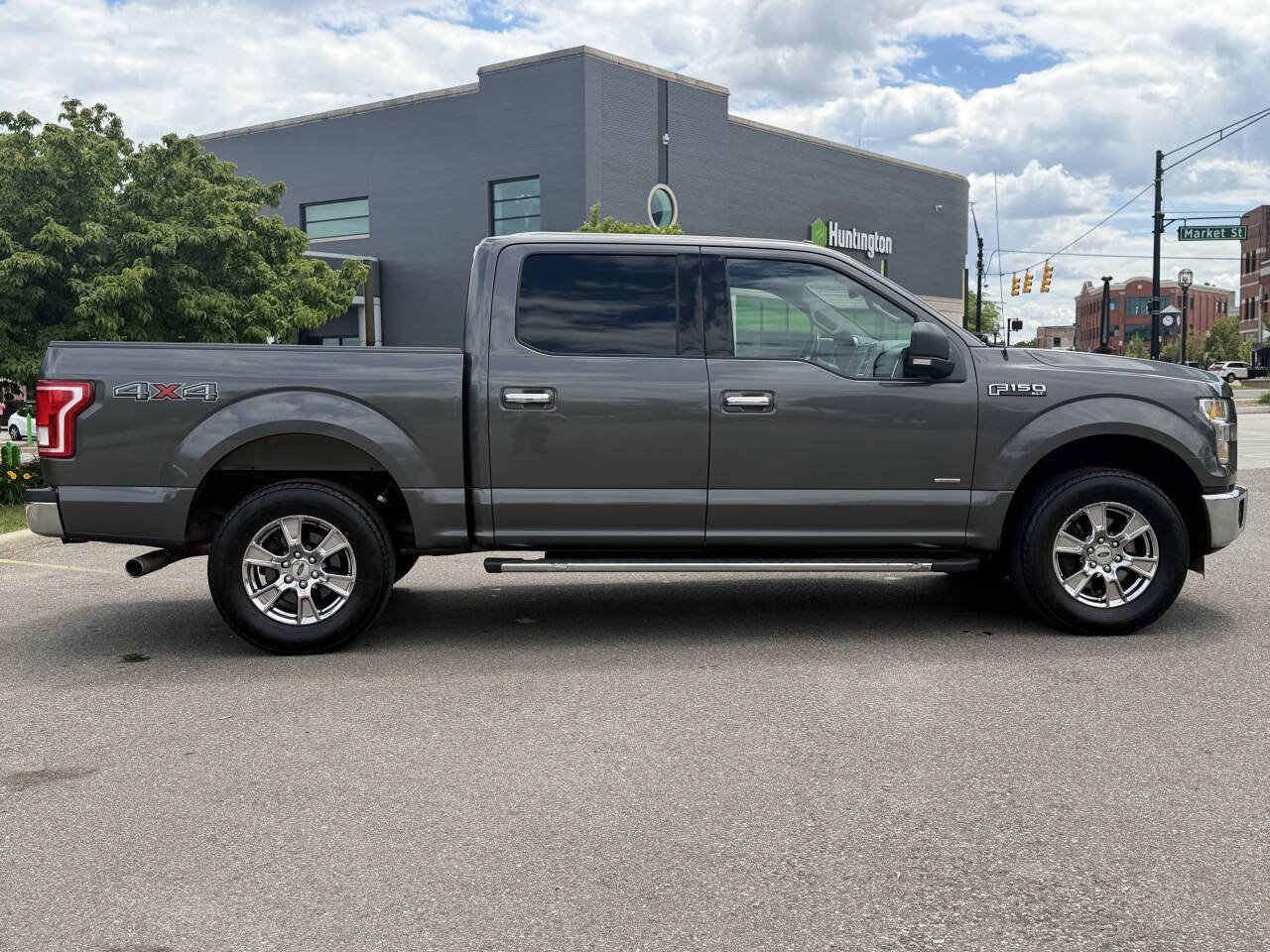 Used 2015 Ford F150 XLT w/ Equipment Group 302A Luxury AWD/4WD image 4