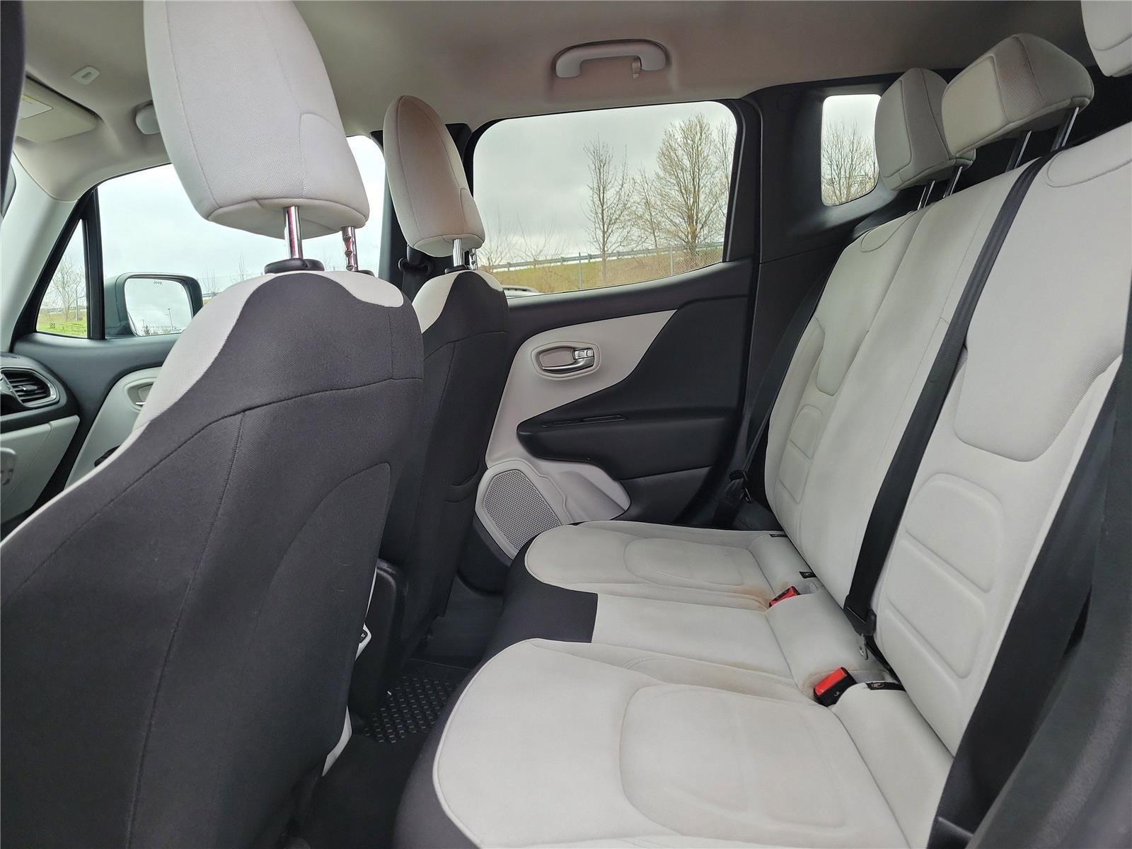 Used 2022 Jeep Renegade Latitude image 12