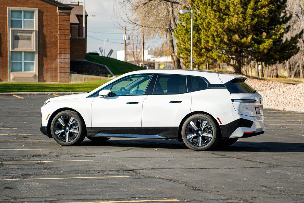 Used 2025 BMW iX xDrive50 w/ Premium Package image 7