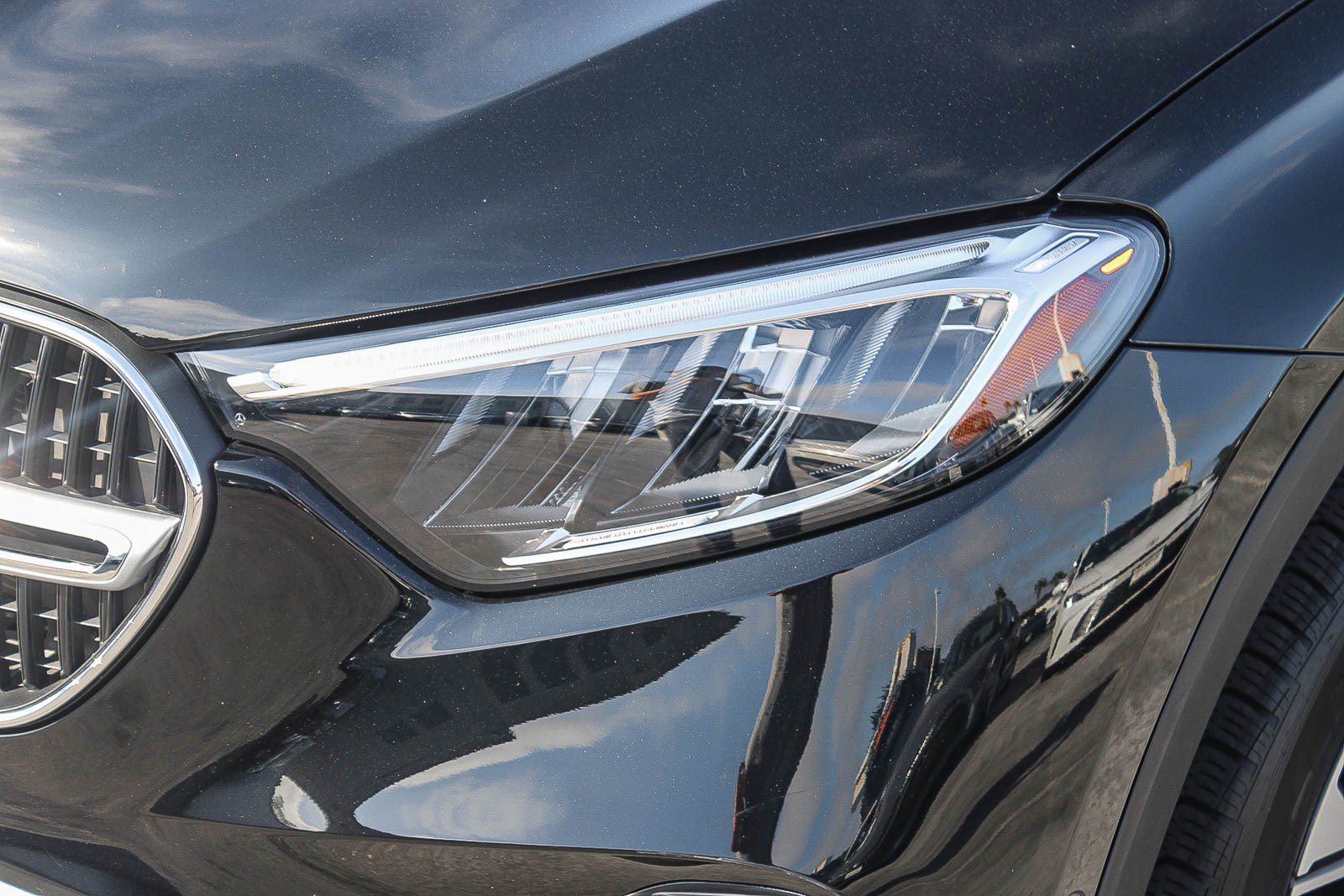 Used 2025 Mercedes-Benz GLC 350e 4MATIC image 5