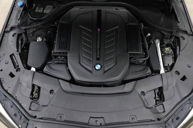 Used 2021 BMW M760i xDrive w/ Luxury Rear Seating Package image 33