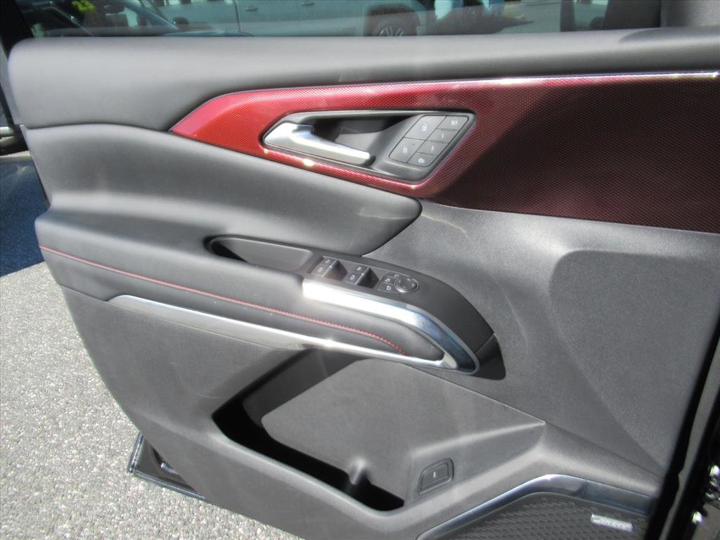 Used 2024 Chevrolet Traverse RS image 27