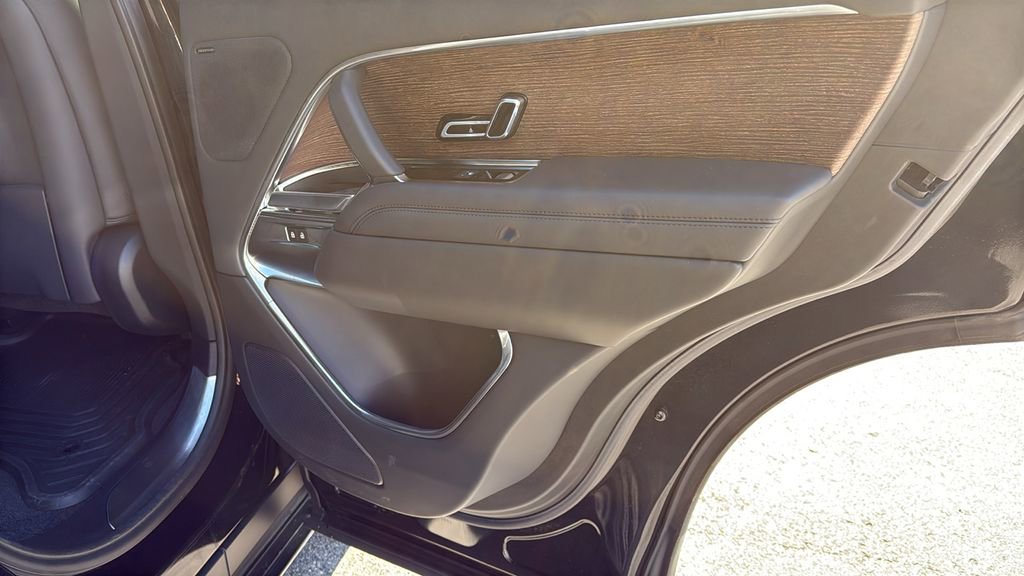 Used 2023 Land Rover Range Rover SE image 16