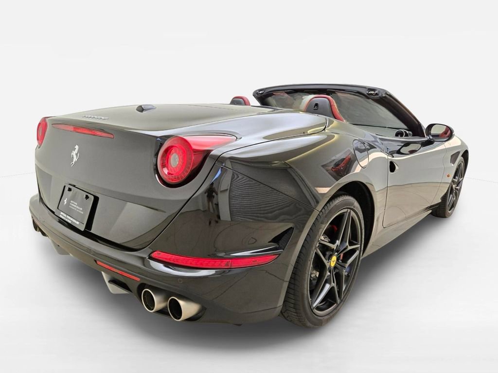 Used 2015 Ferrari California T RWD image 9