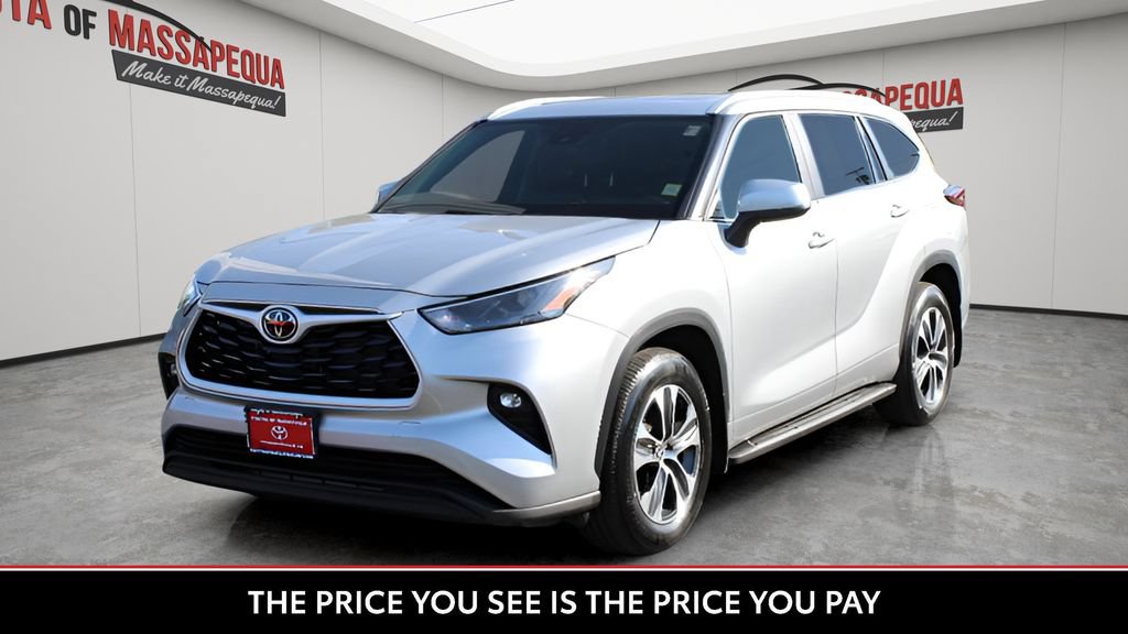 Certified 2025 Toyota Highlander XLE AWD/4WD image 1