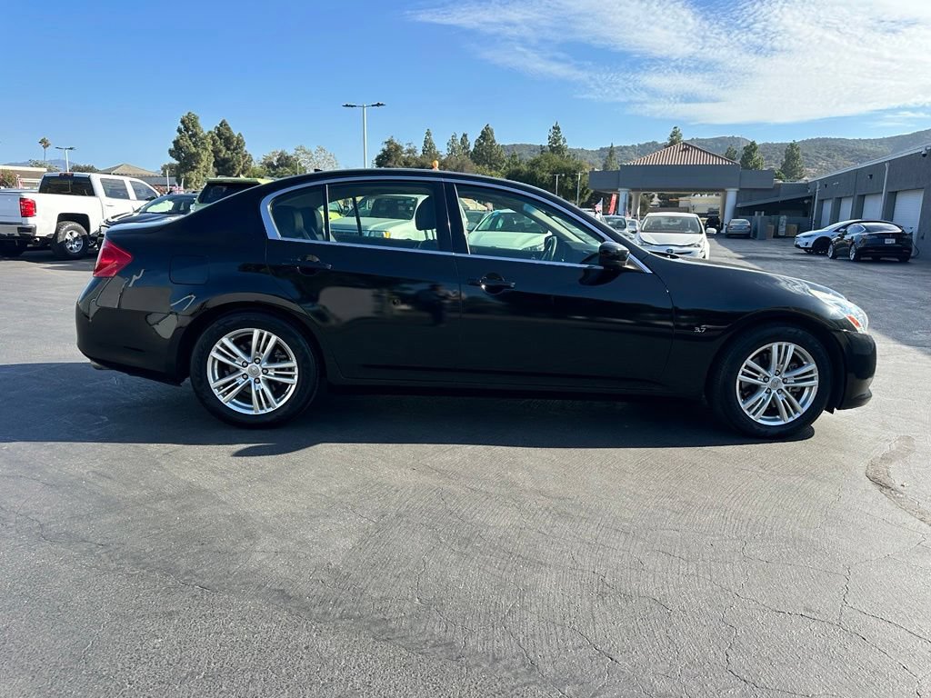 Used 2015 INFINITI Q40 w/ Navigation Package RWD image 2