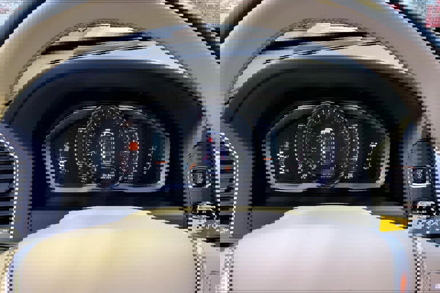 Used 2016 Volvo XC60 T5 Platinum image 24