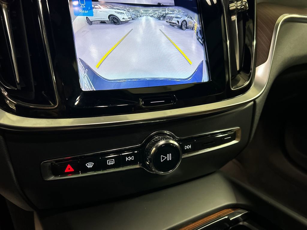 Certified 2025 Volvo V60 B5 Cross Country Plus AWD/4WD image 19