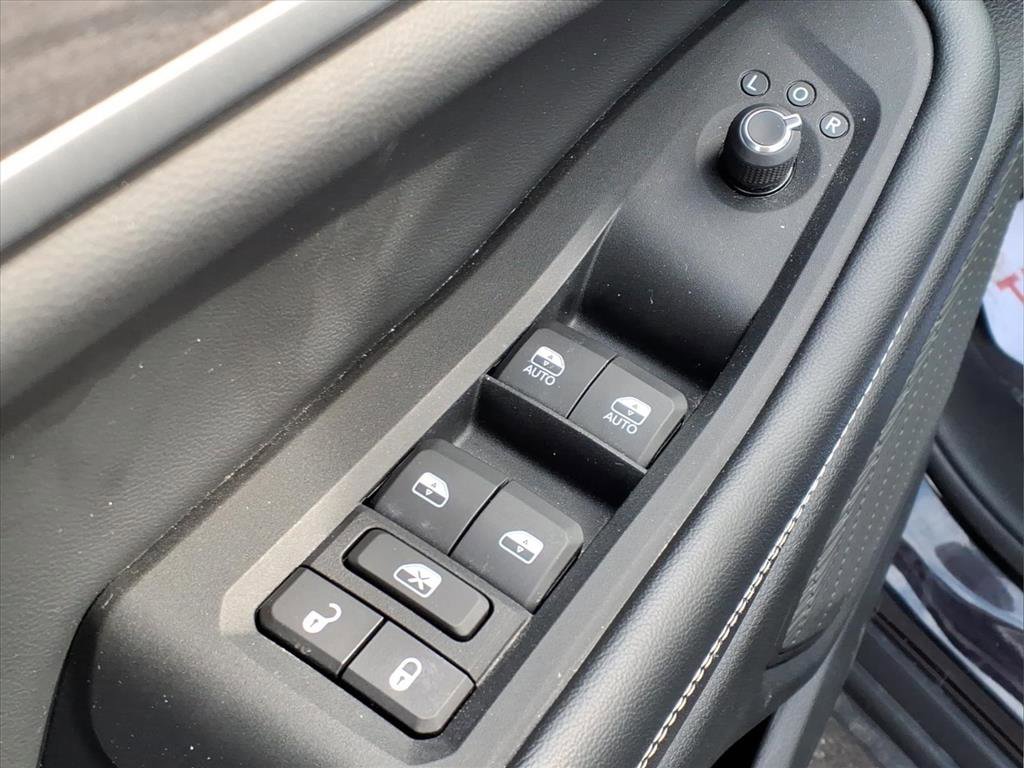 Used 2023 Jeep Grand Cherokee L Limited w/ Black Appearance Package image 19