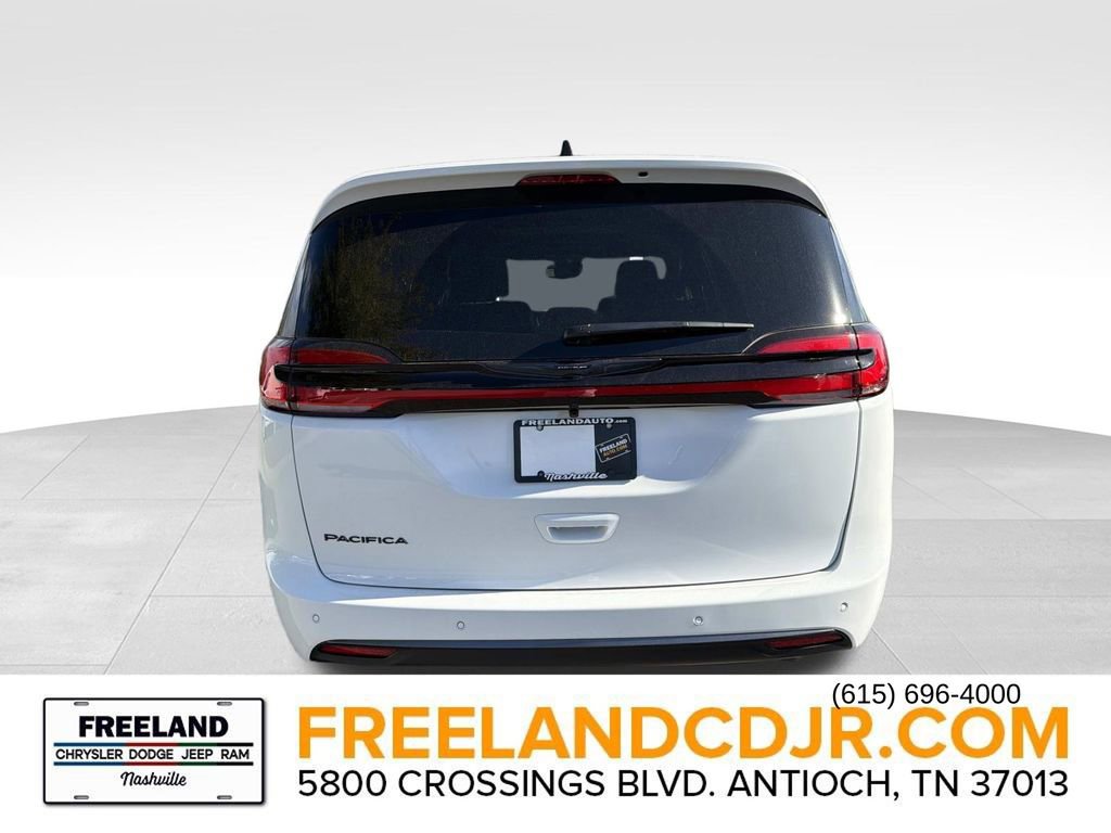 New 2026 Chrysler Pacifica Select image 4
