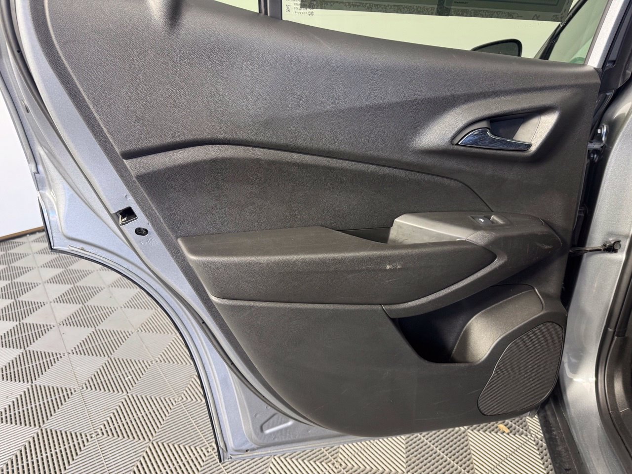Used 2024 Chevrolet Trax LT FWD image 24