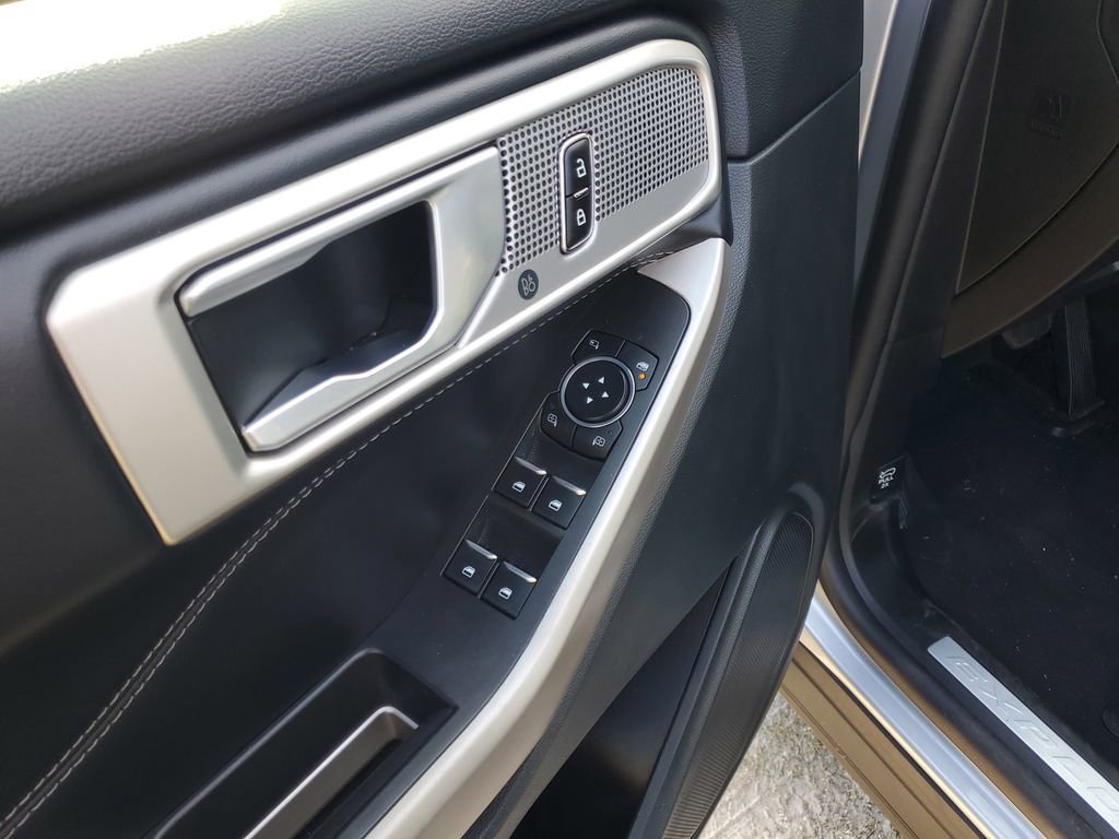 Used 2023 Ford Explorer Limited image 13