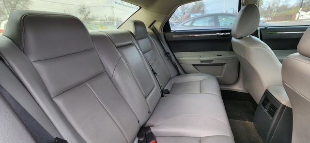 Used 2006 Chrysler 300 Touring w/ Sound Group RWD image 11