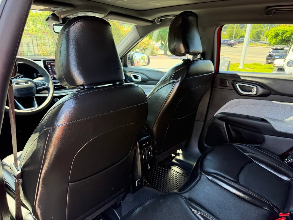 Used 2023 Jeep Compass Latitude w/ Sun and Sound Group AWD/4WD image 29