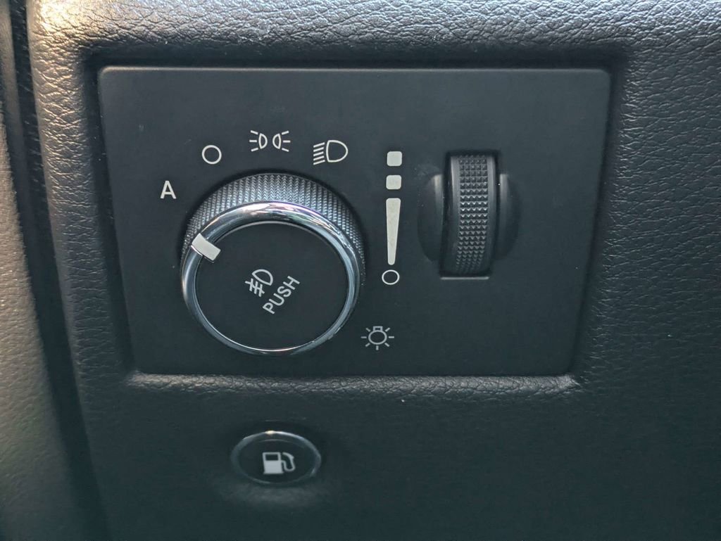 Used 2021 Jeep Grand Cherokee Laredo image 31