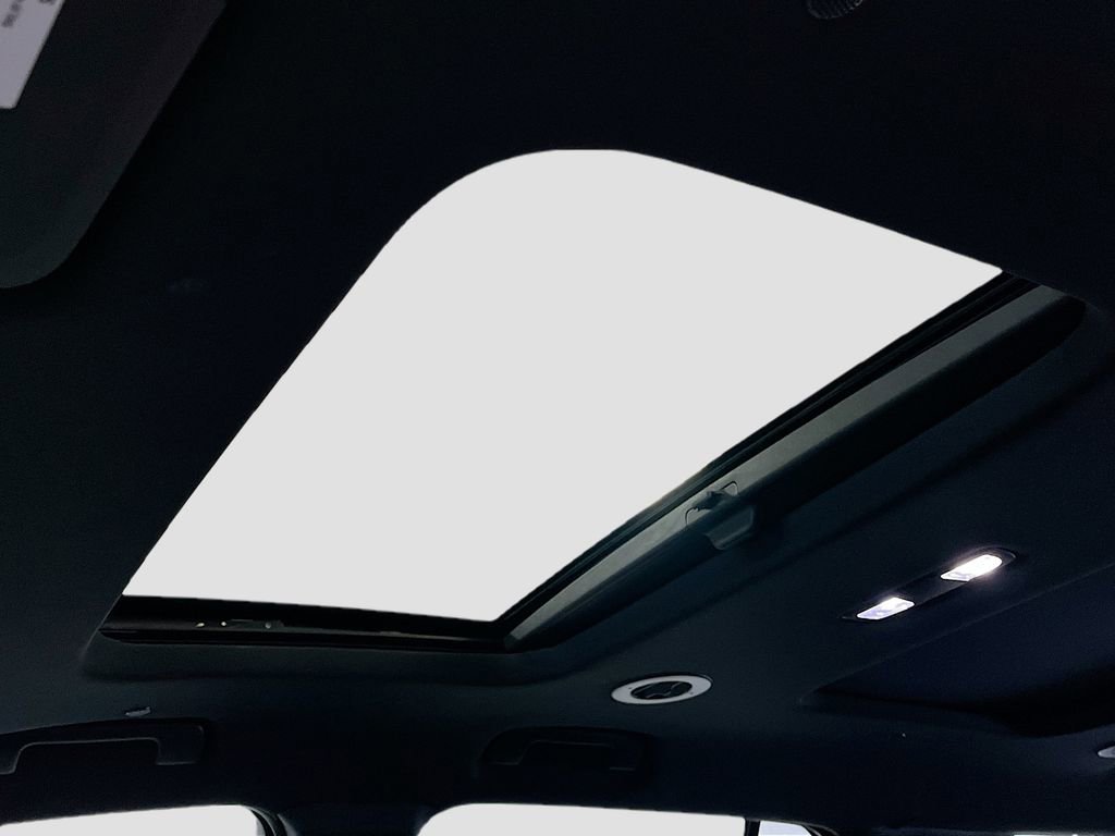 Used 2023 Chevrolet Traverse Premier AWD/4WD image 23